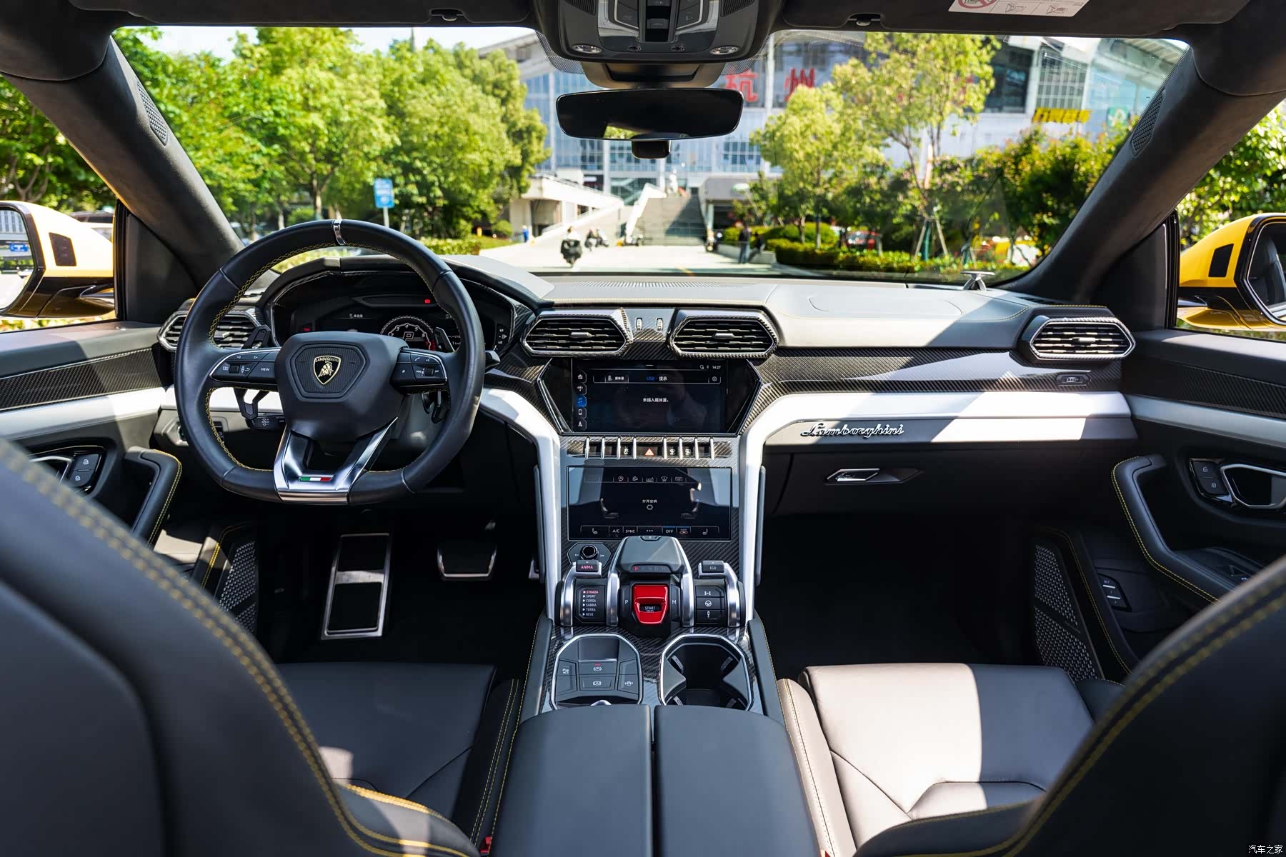 Lamborghini Urus, 2020 все фото