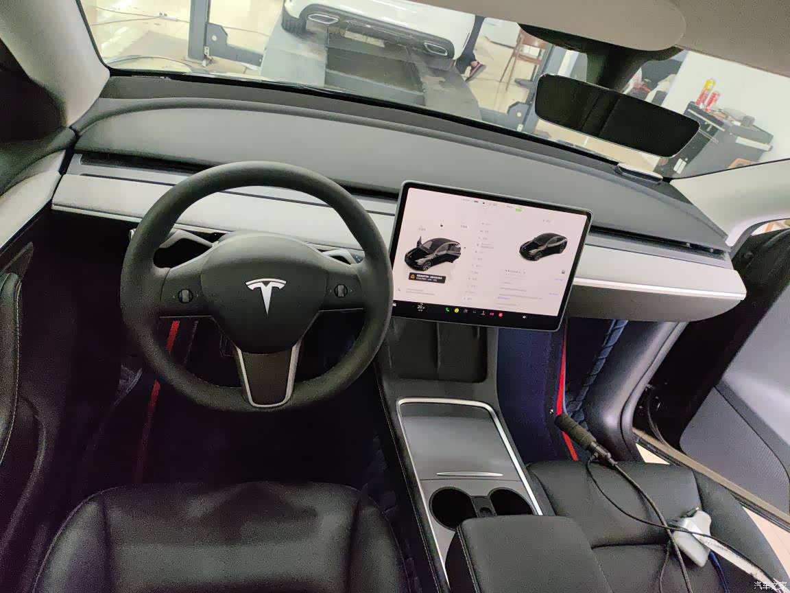 Tesla Model Y, 2024 3