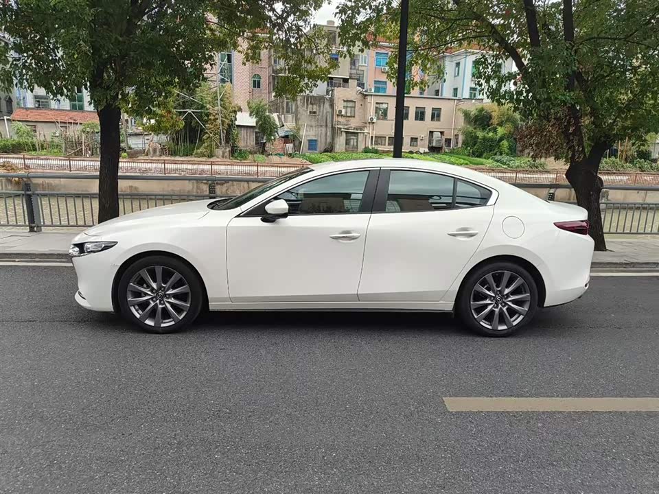 Mazda 3 Angkesaila