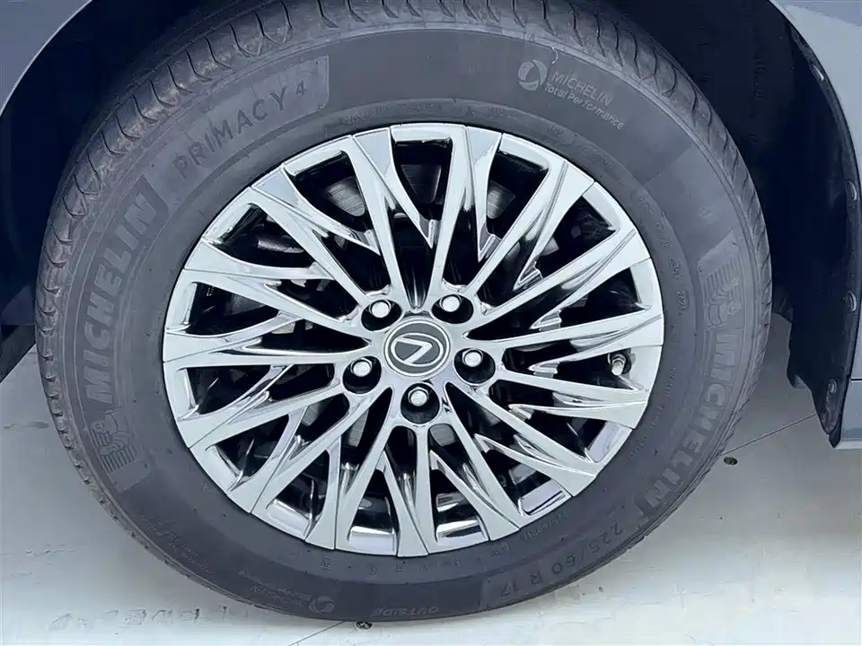 Lexus LM