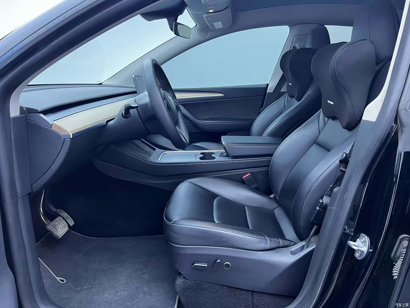 Tesla Model Y, 2023 4