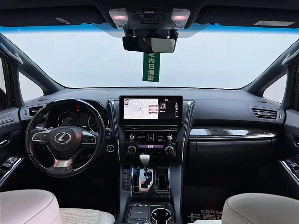 Lexus LM