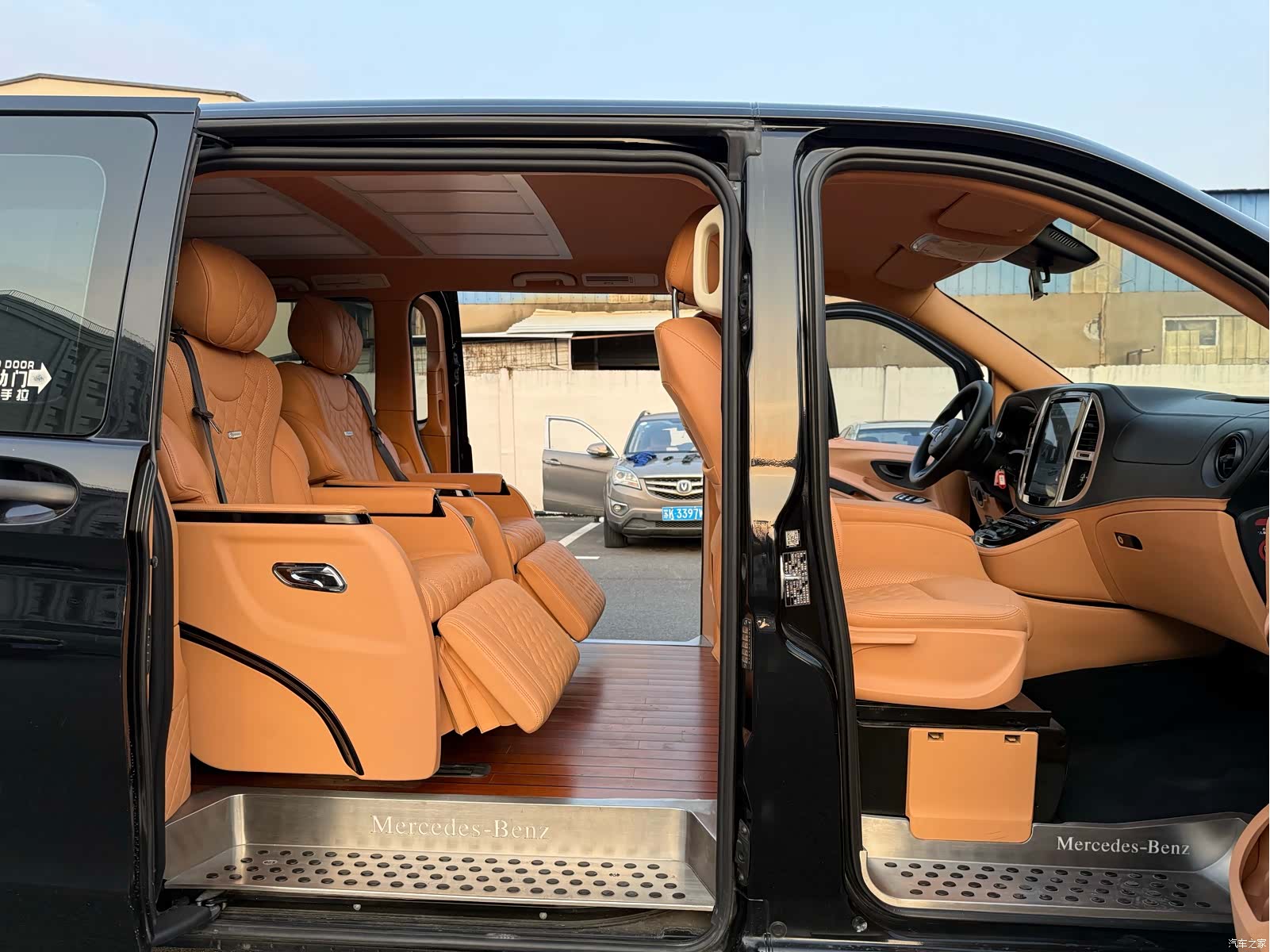 Mercedes-Benz 7, 2021 все фото
