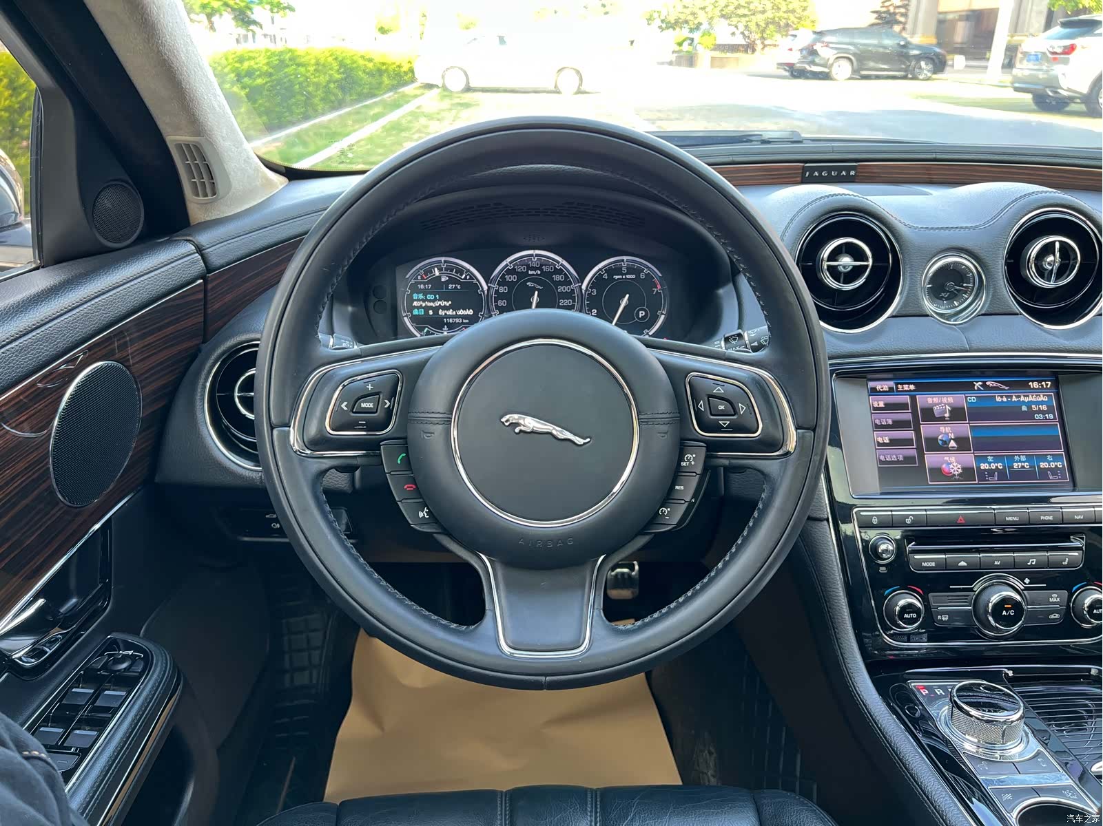 Jaguar XJ, 2014 15