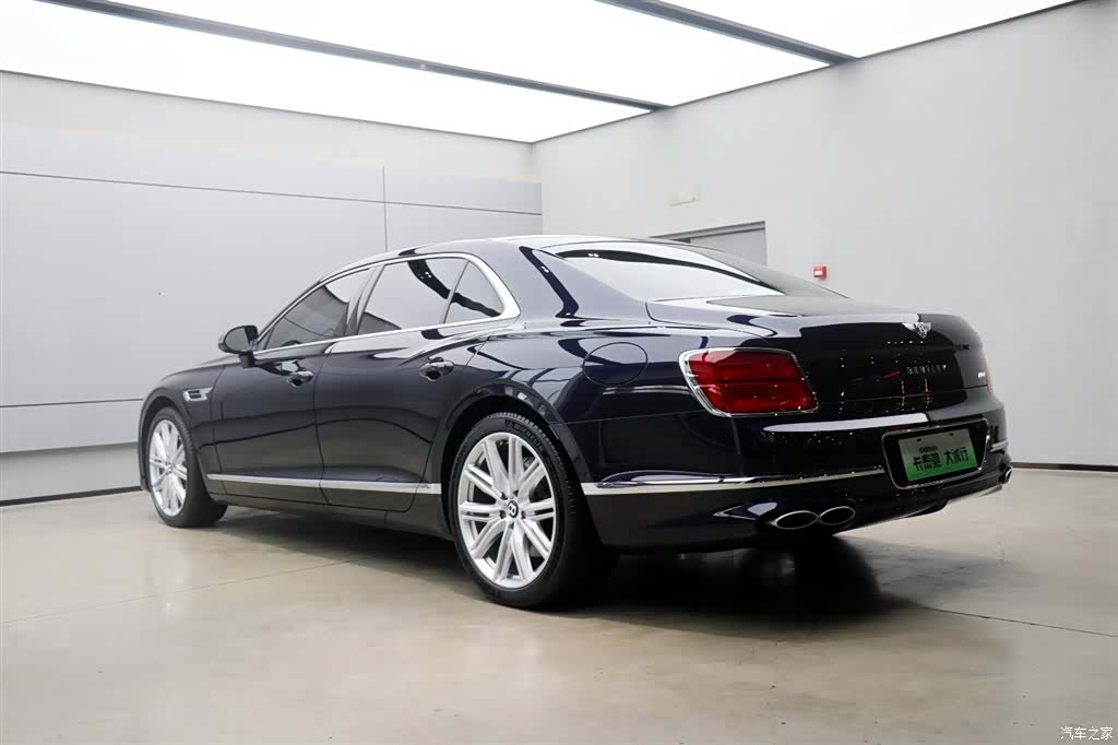 Bentley Flying Spur, 2023 26