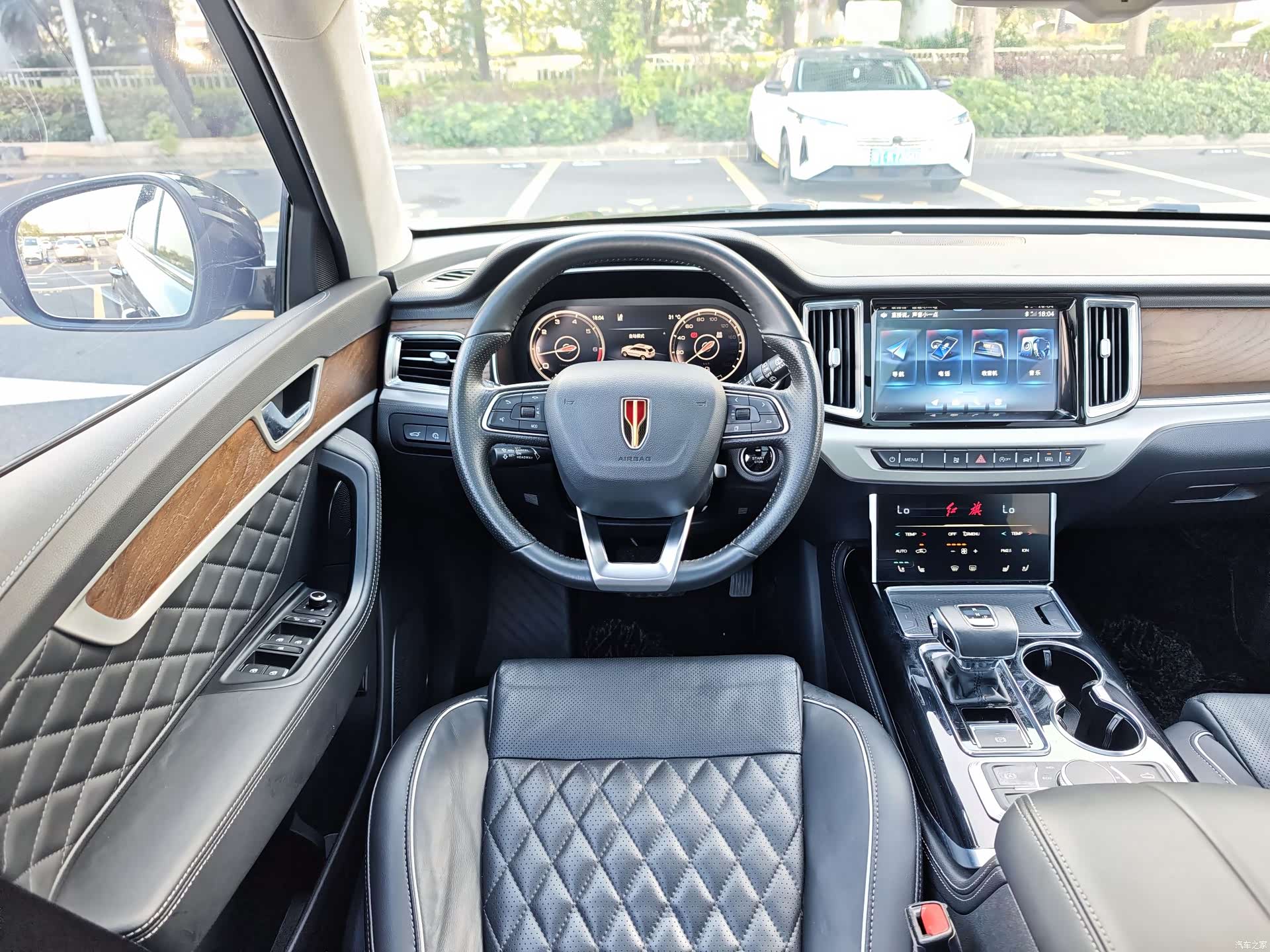 Hongqi HS7, 2021 9