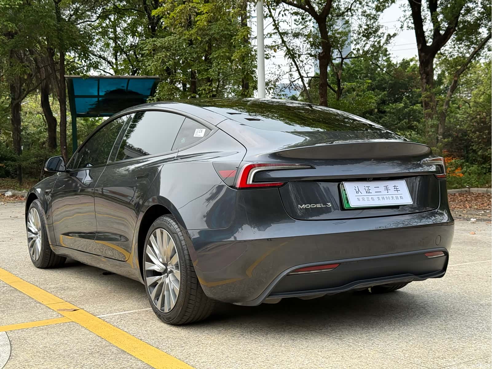 Tesla Model 3, 2025 7