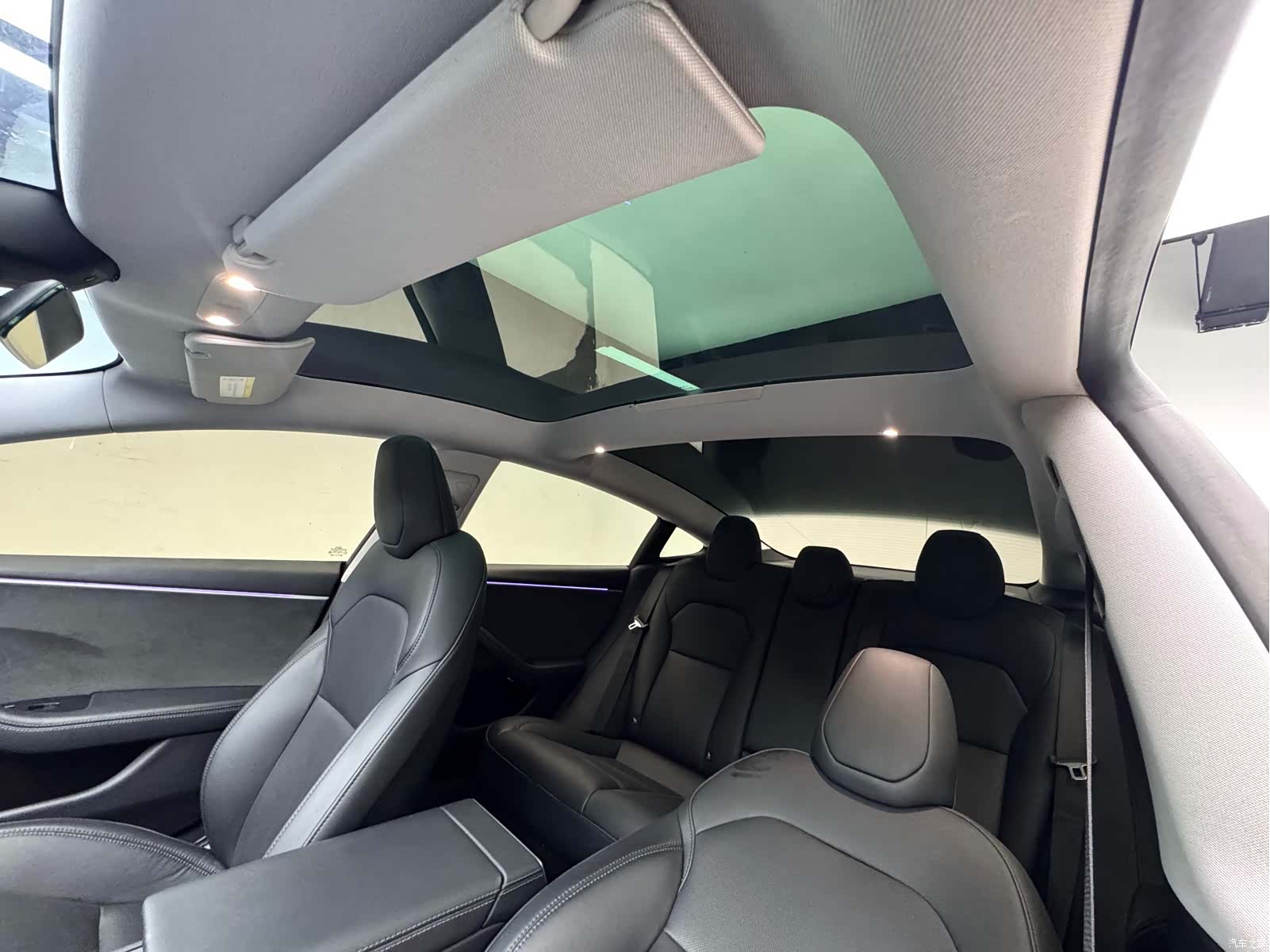 Tesla Model 3, 2024 12