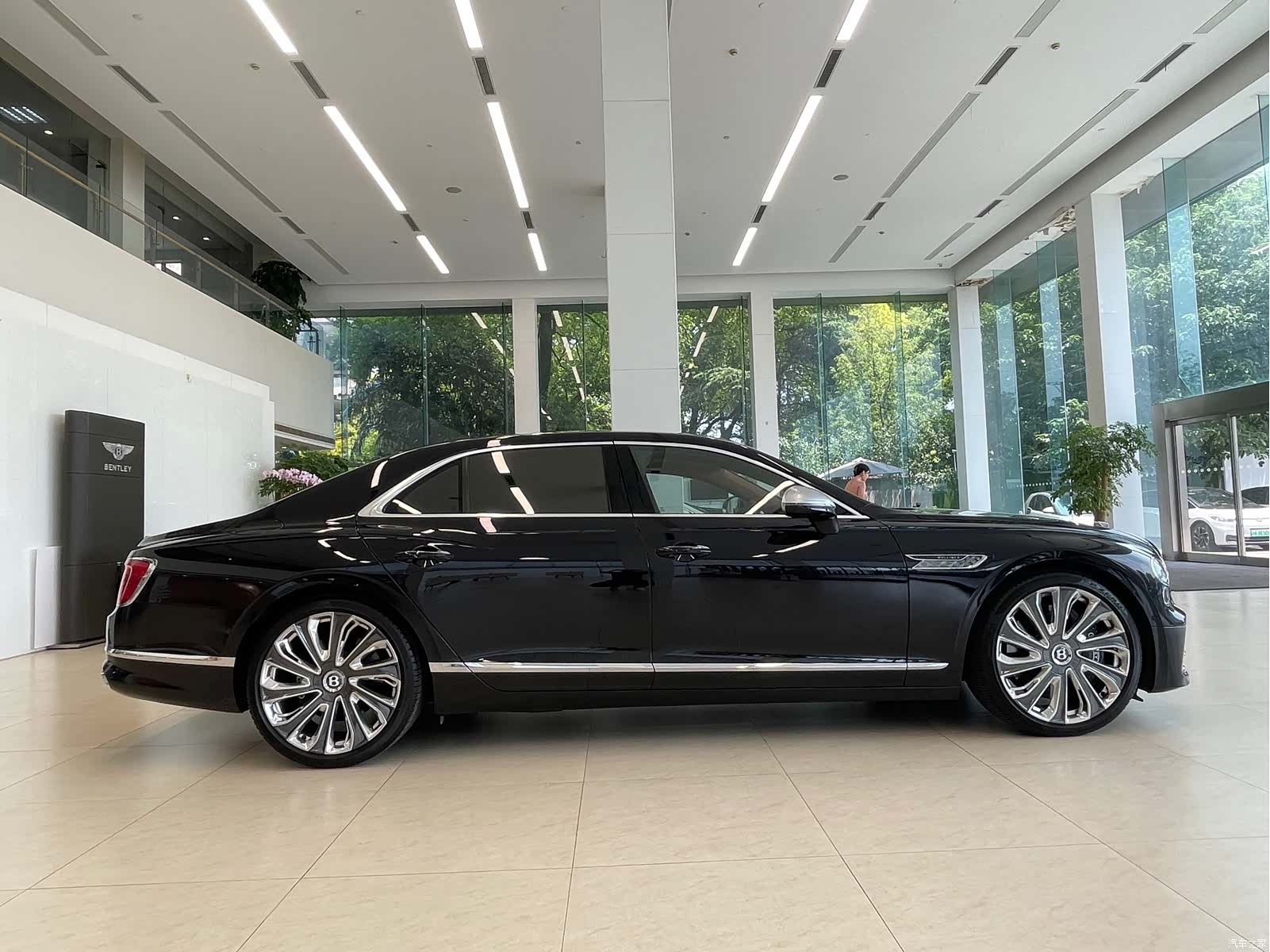 Bentley Flying Spur, 2022 все фото