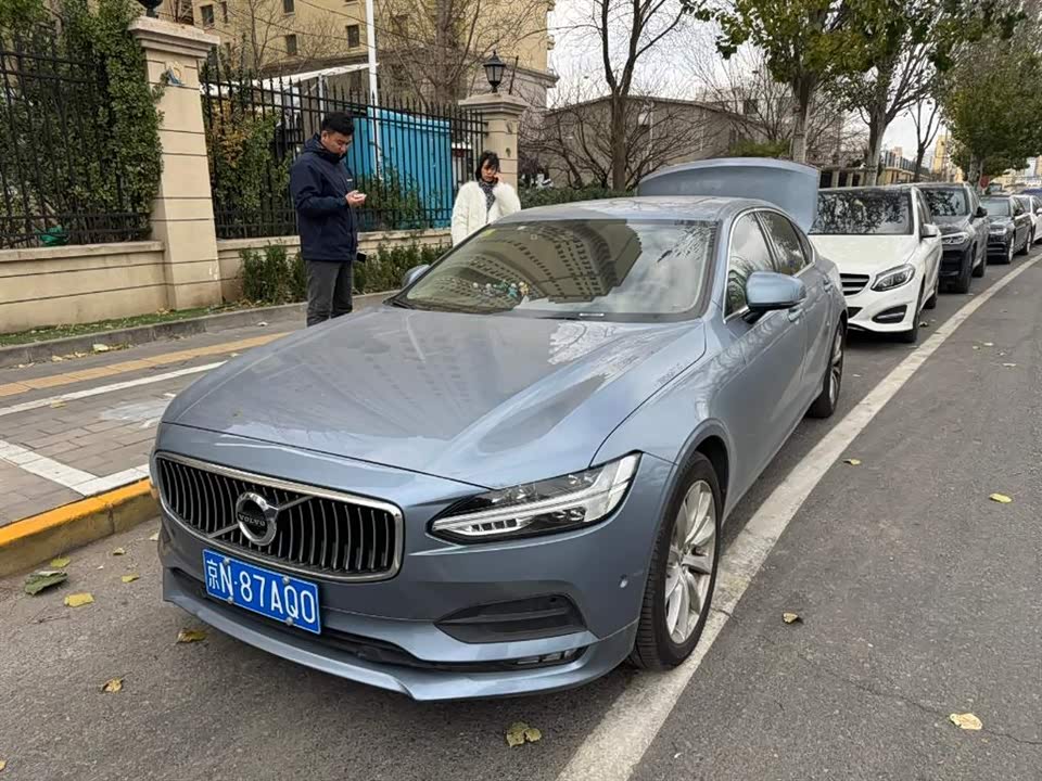 Volvo S90