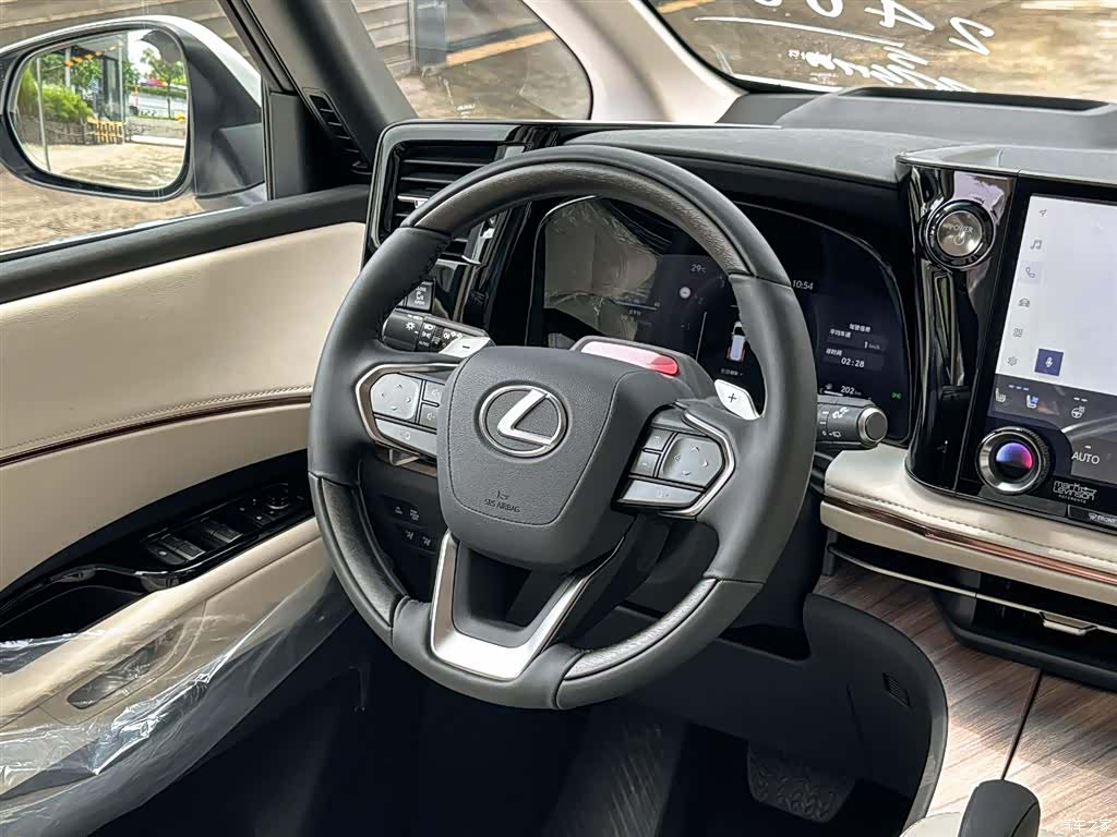 Lexus LM, 2025 10