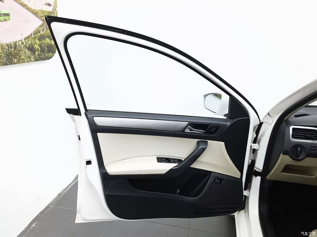 Skoda Rapid, 2014 8