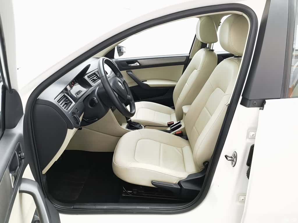 Skoda Rapid, 2014 10