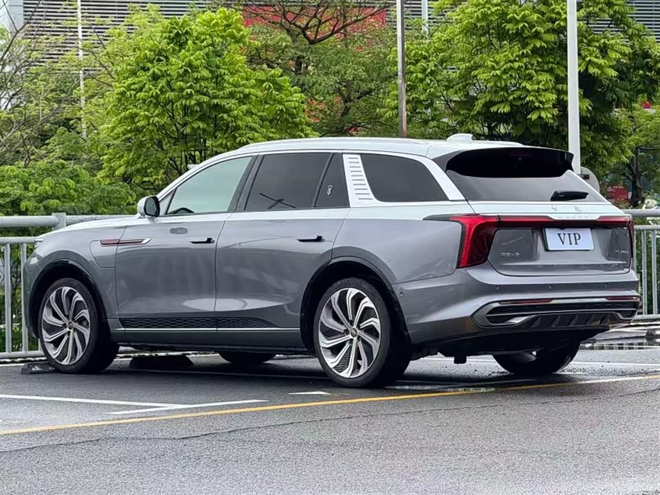 Hongqi E-HS9