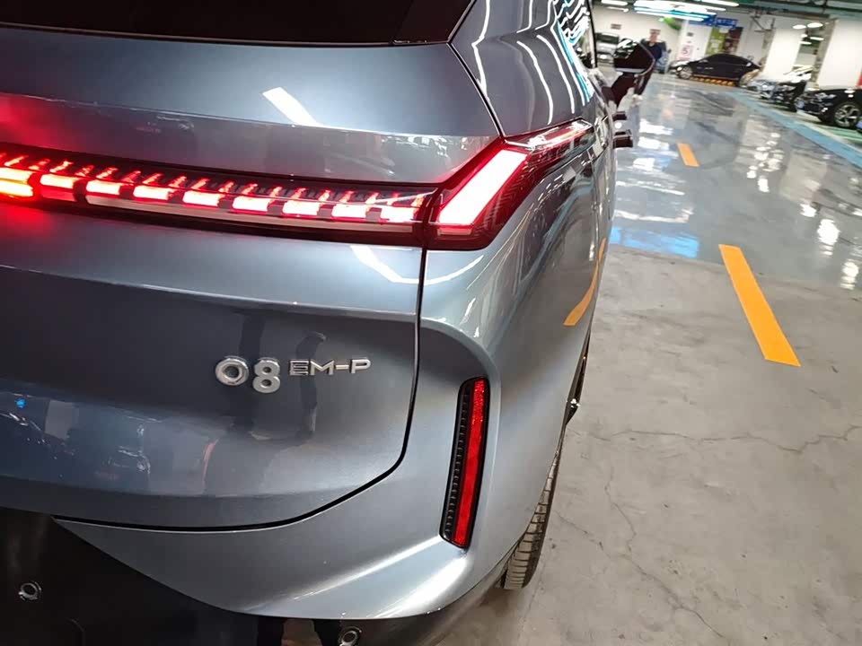 Lynk & Co 08 EM-P
