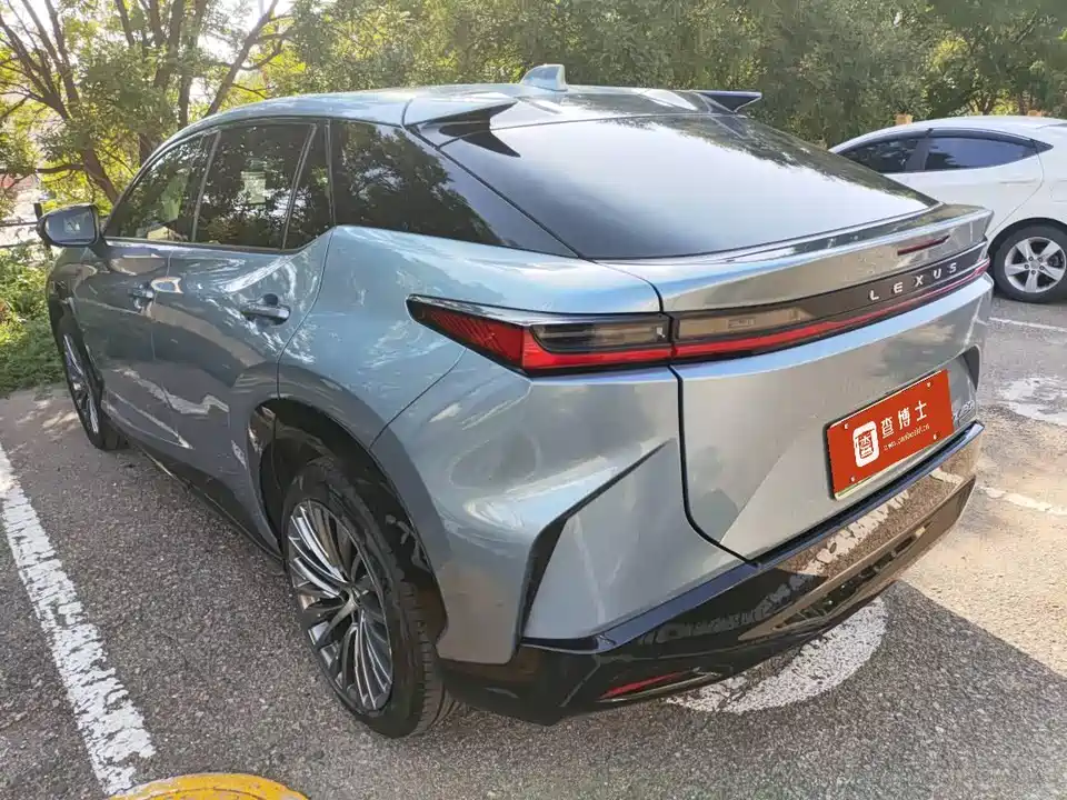 Lexus RZ