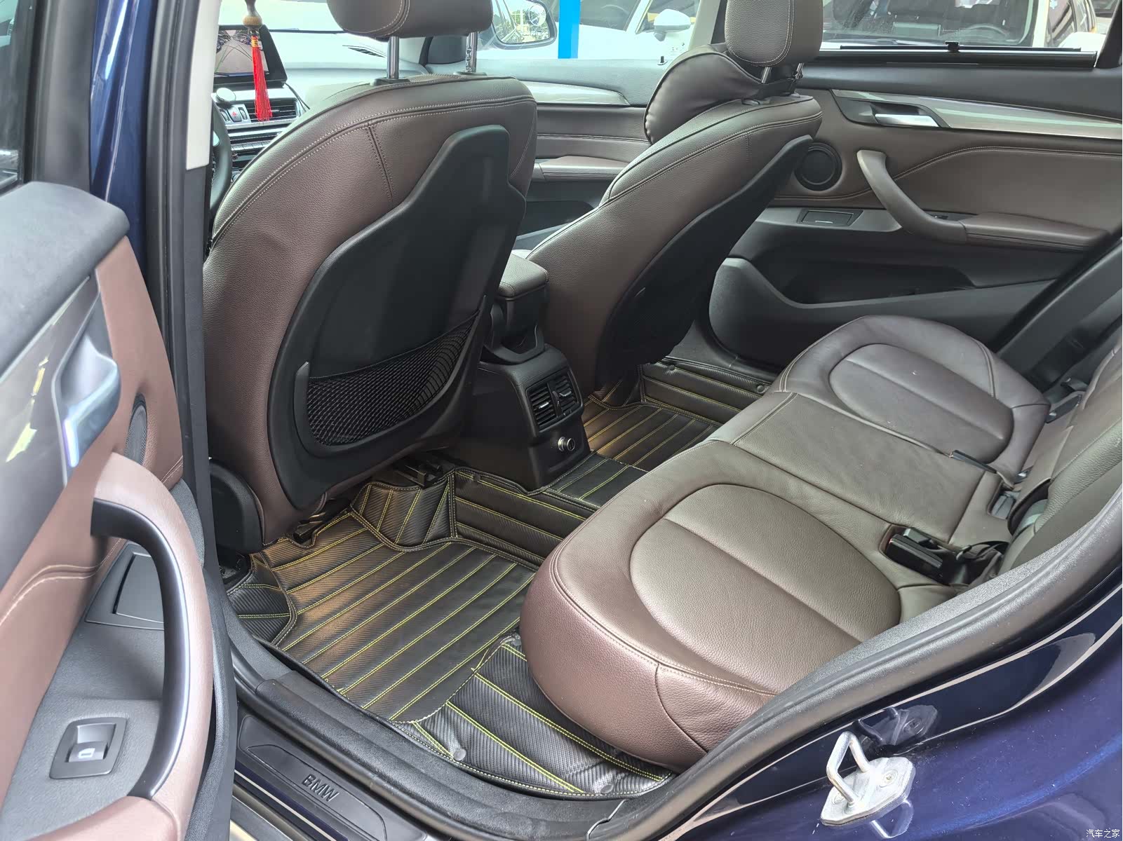 BMW X1, 2018 все фото