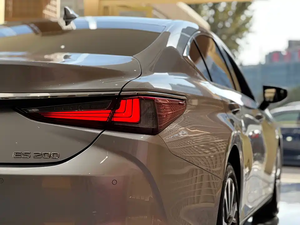 Lexus ES