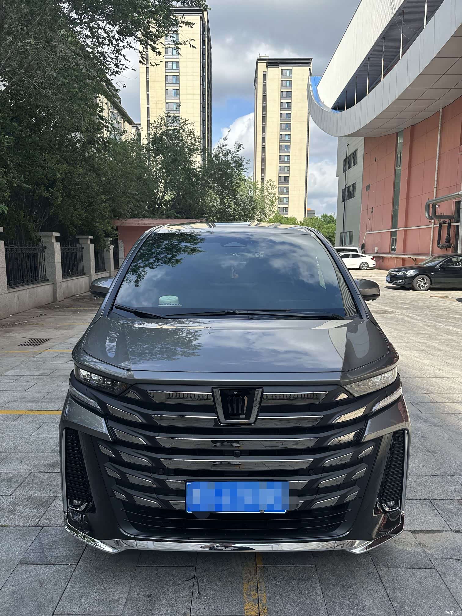 Toyota Vellfire, 2026 3