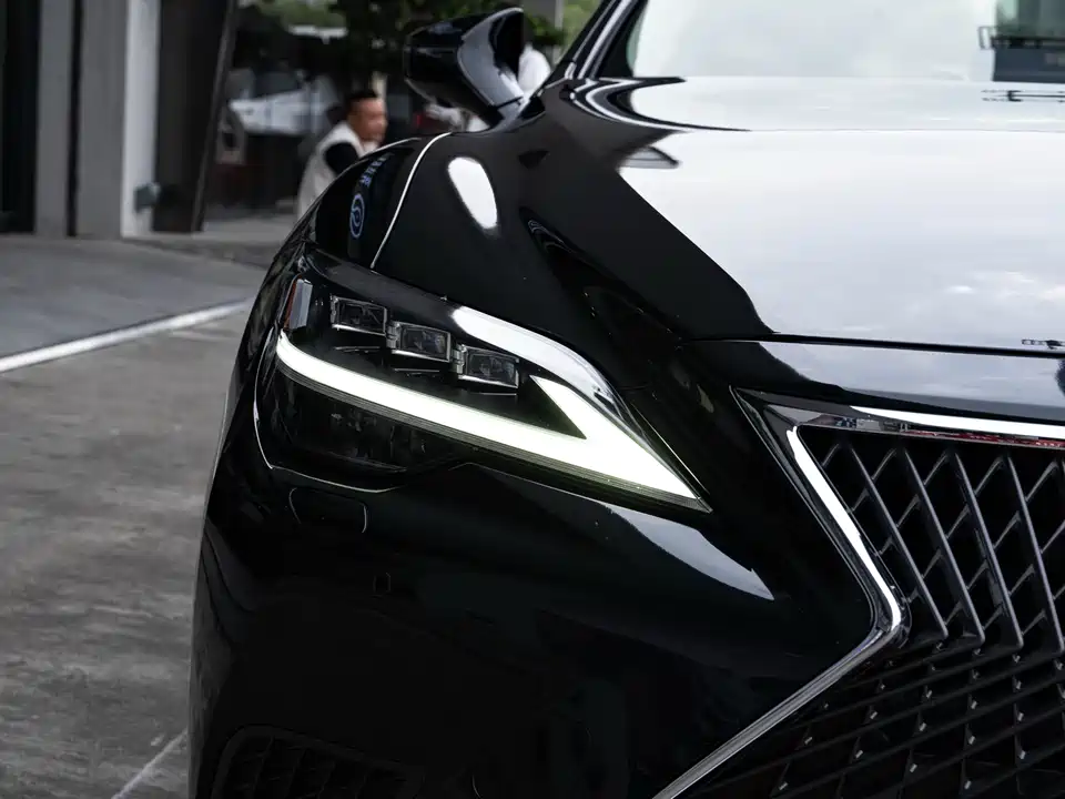 Lexus LS