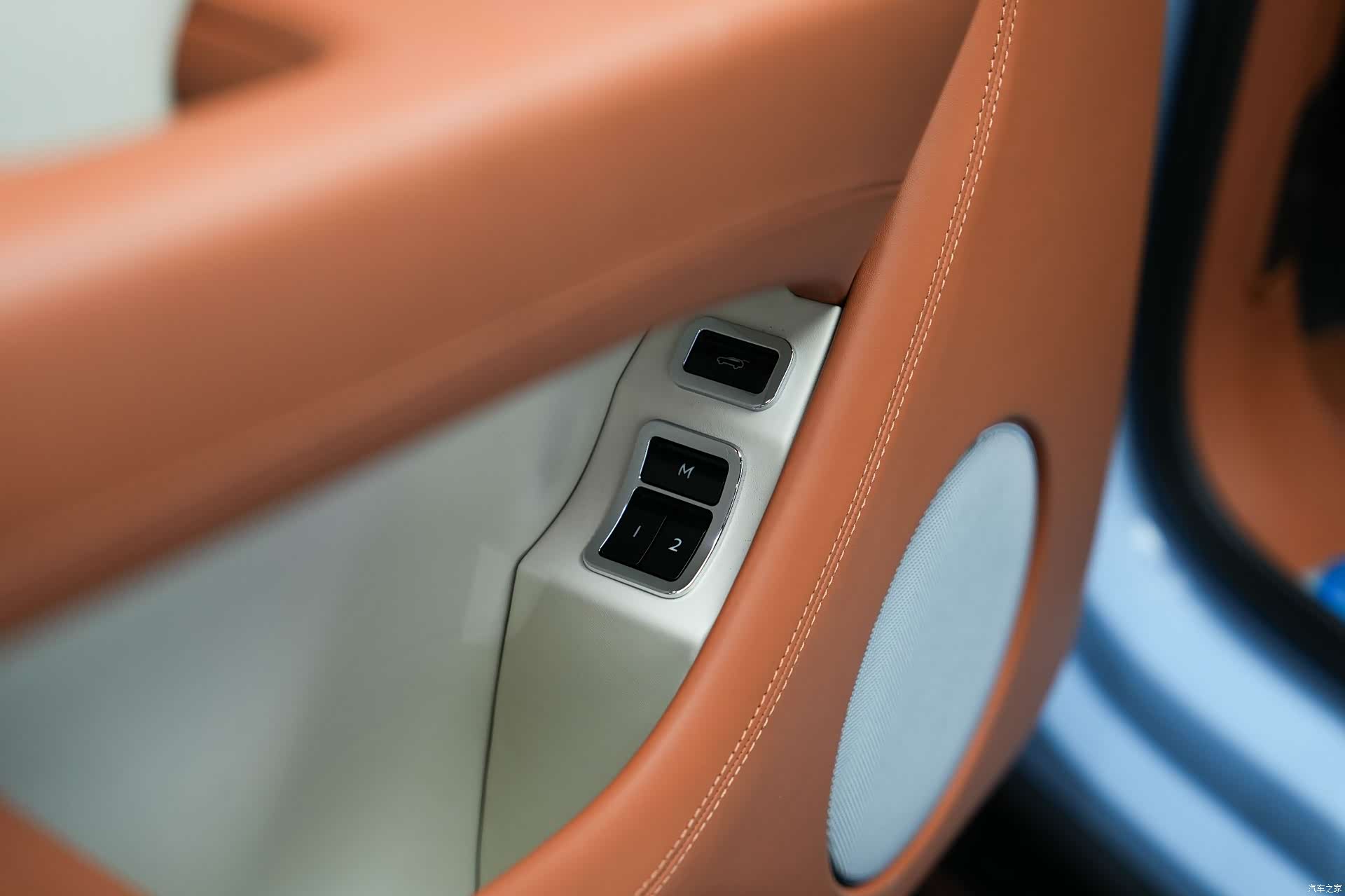 Bentley Bentayga, 2024 21