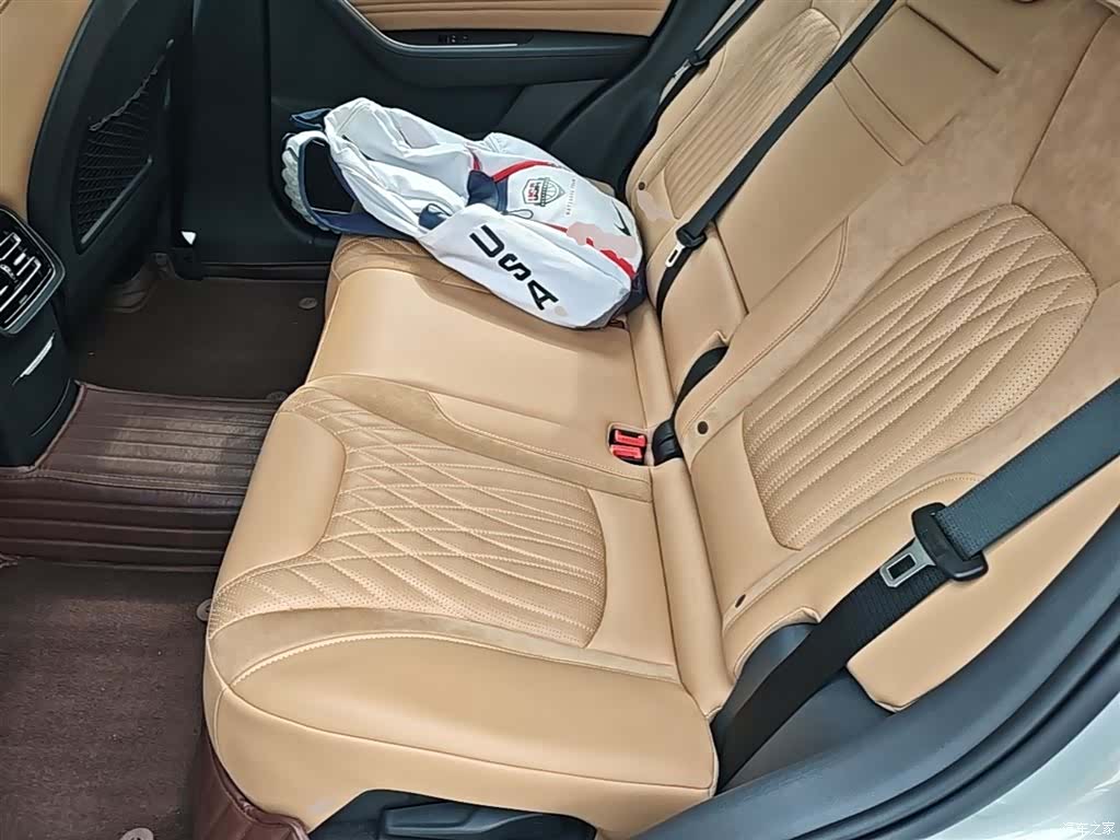 Hongqi HS5, 2023 24
