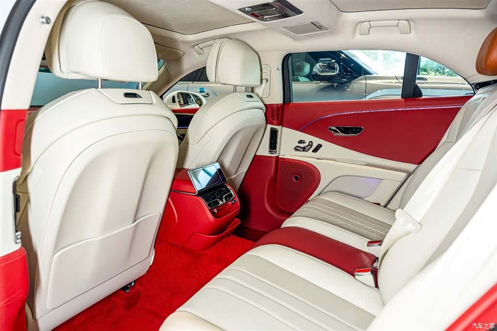 Bentley Flying Spur, 2024 13