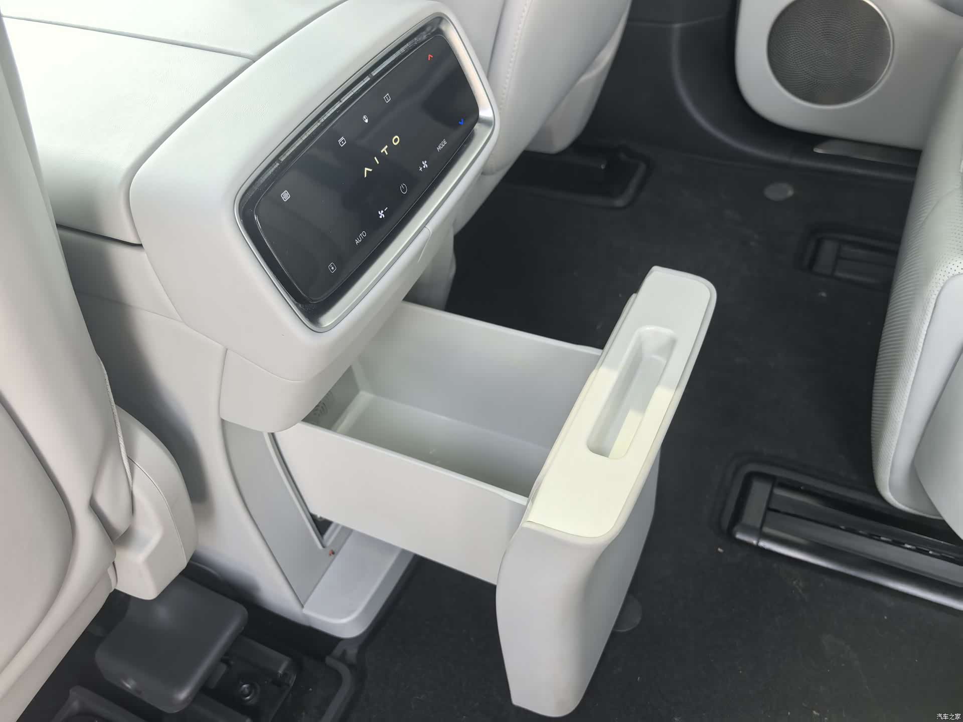 AITO M9, 2024 10