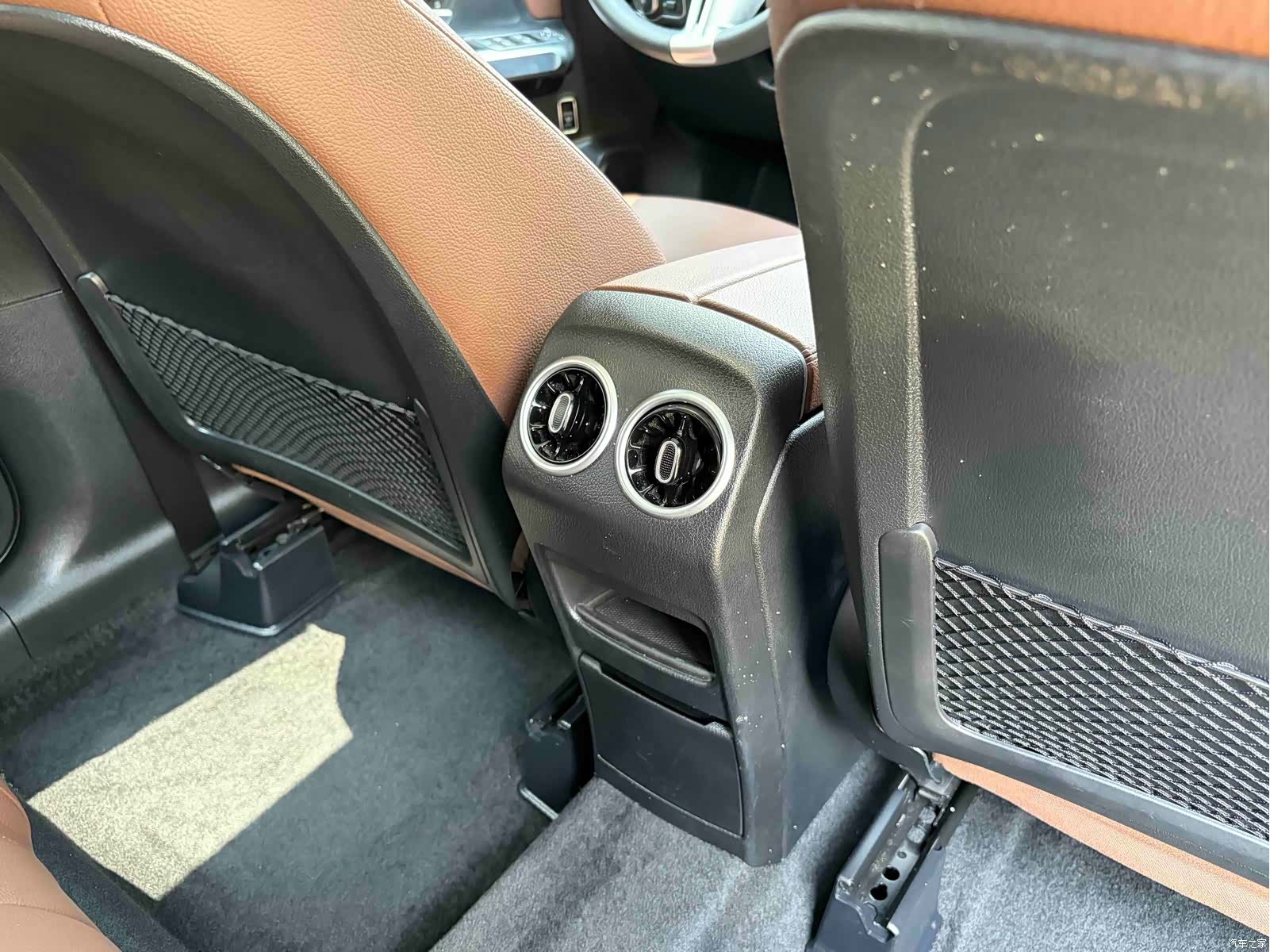 Mercedes-Benz GLB, 2024 16