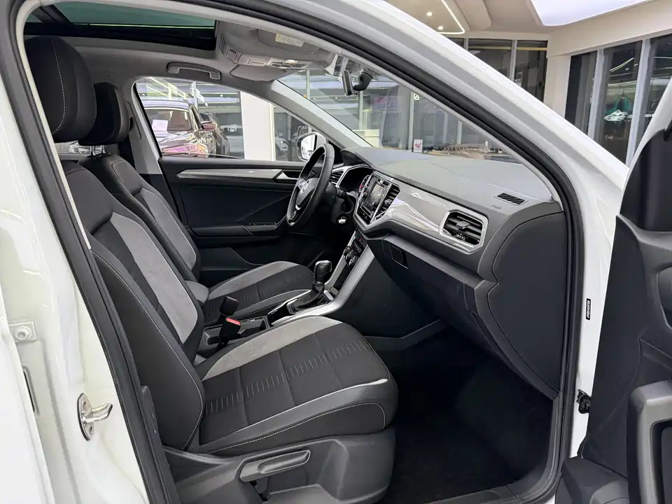 Volkswagen T-ROC exploring Songs