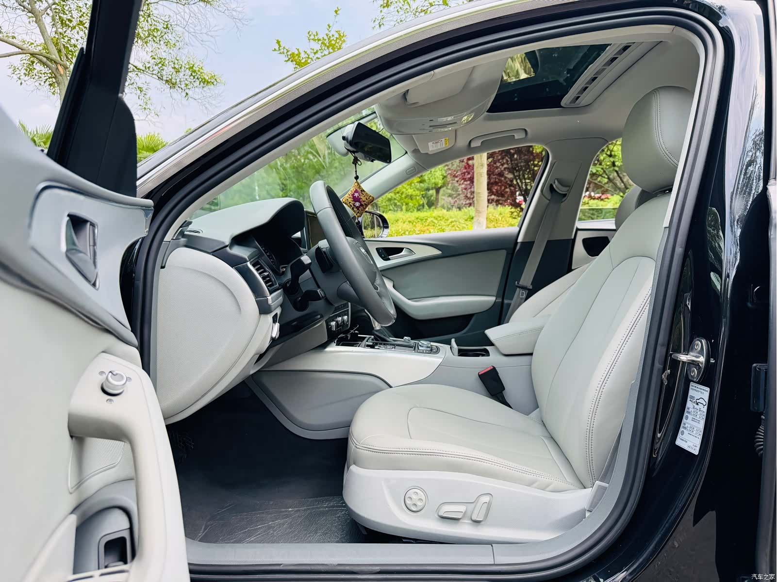 Audi A6L, 2015 все фото