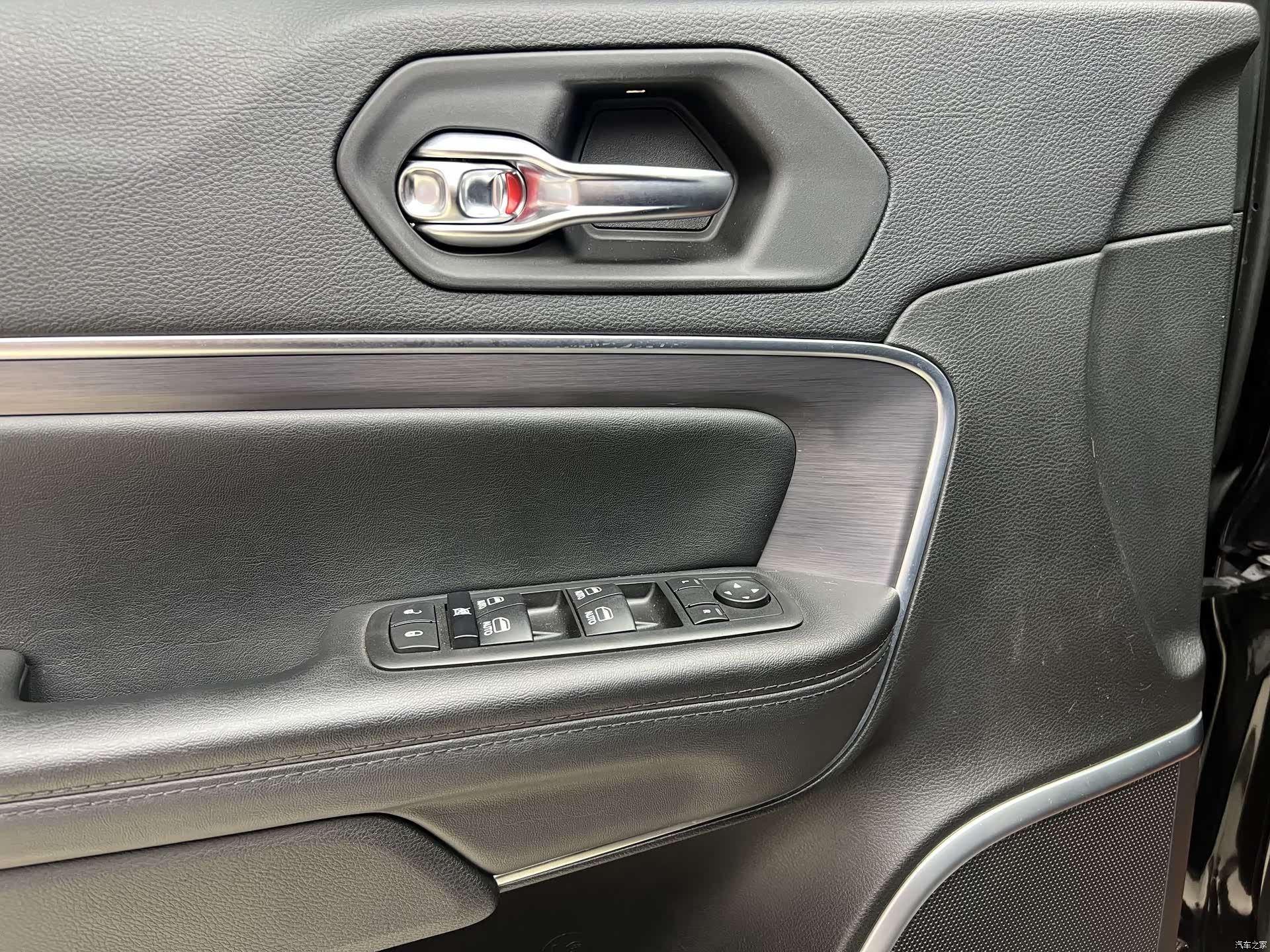 Jeep Grand Commander, 2019 4