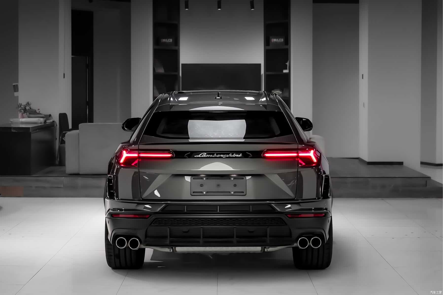 Lamborghini Urus, 2024 3