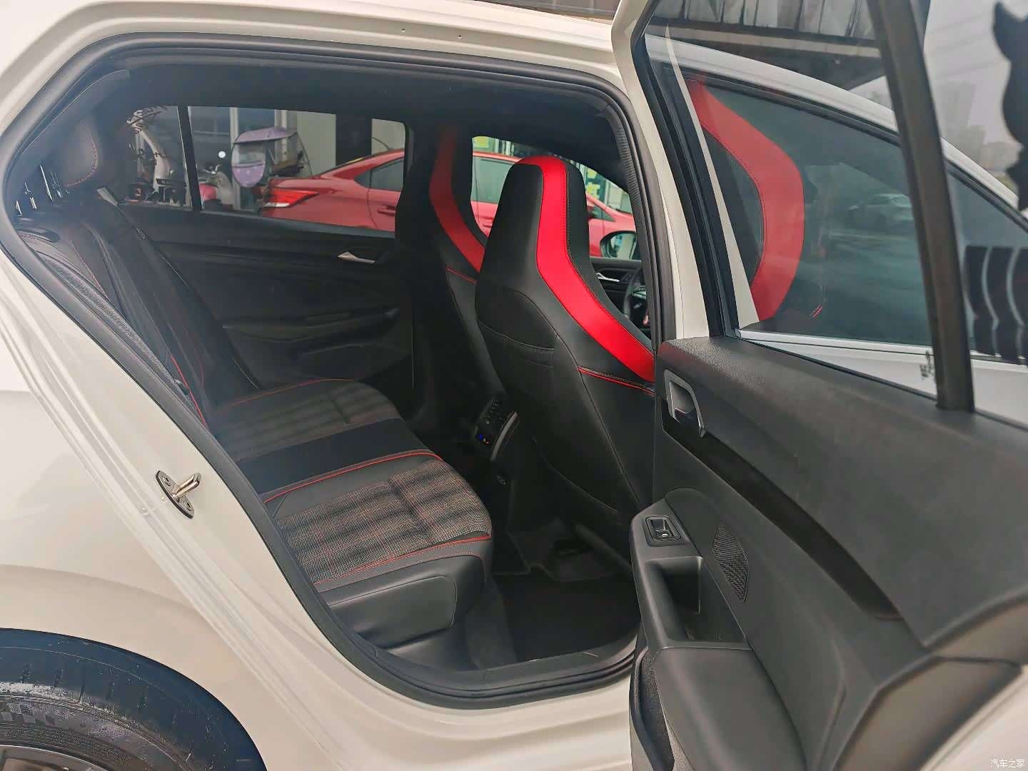 Volkswagen Golf, 2023 12