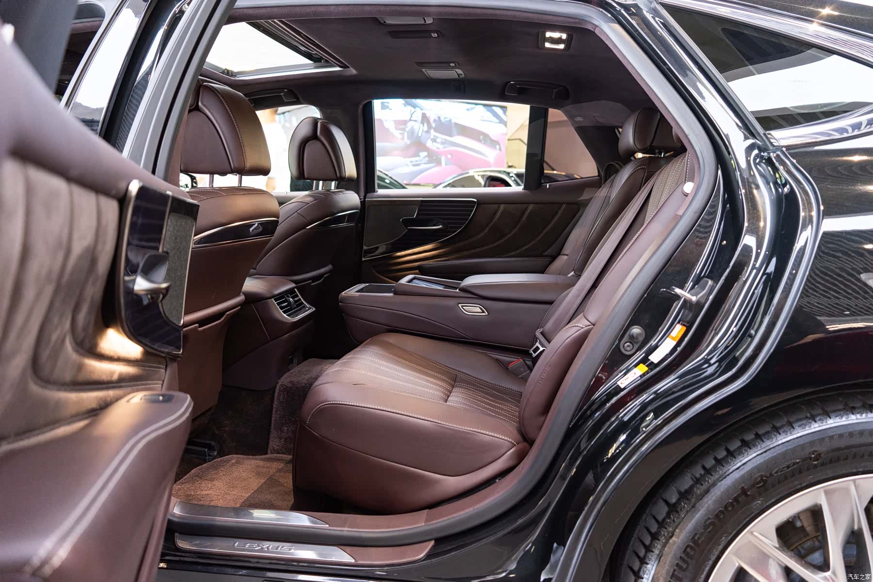 Lexus LS, 2019 10