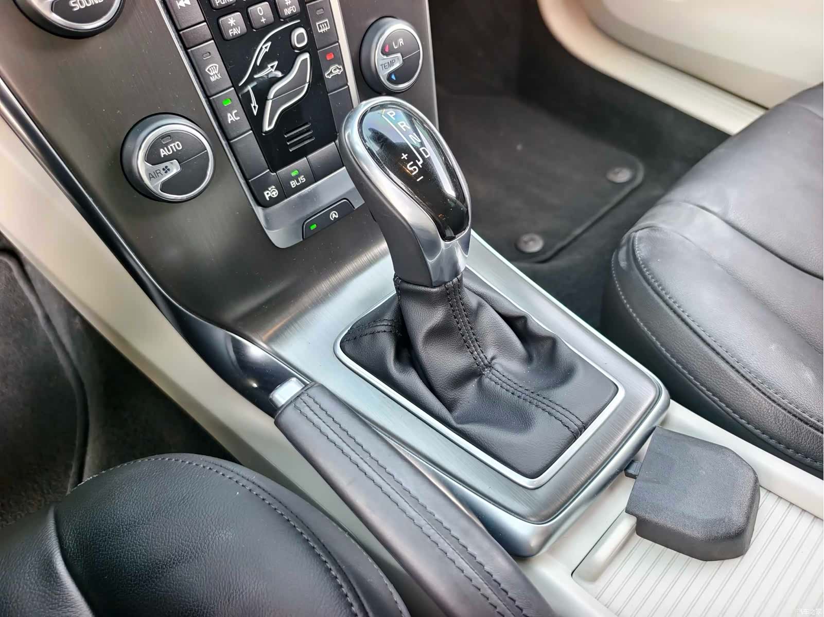 Volvo V40, 2013 7