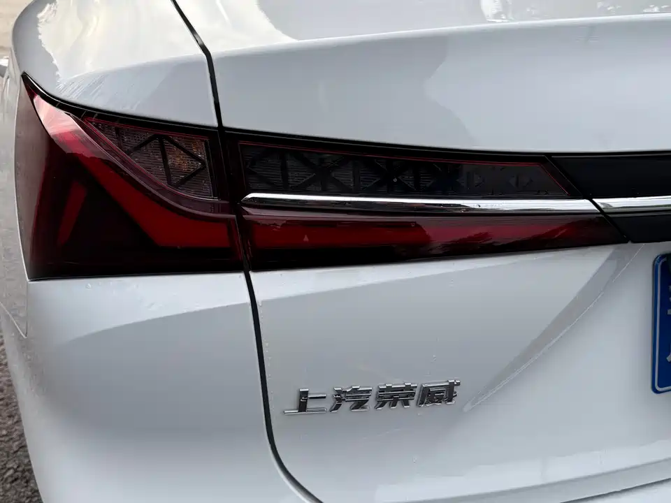 Roewe i5