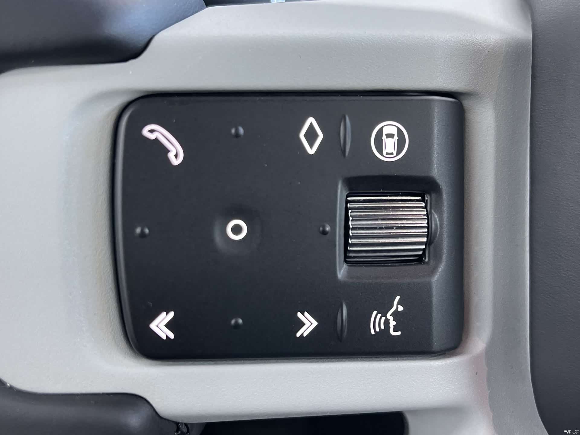 Land Rover Defender, 2024 6