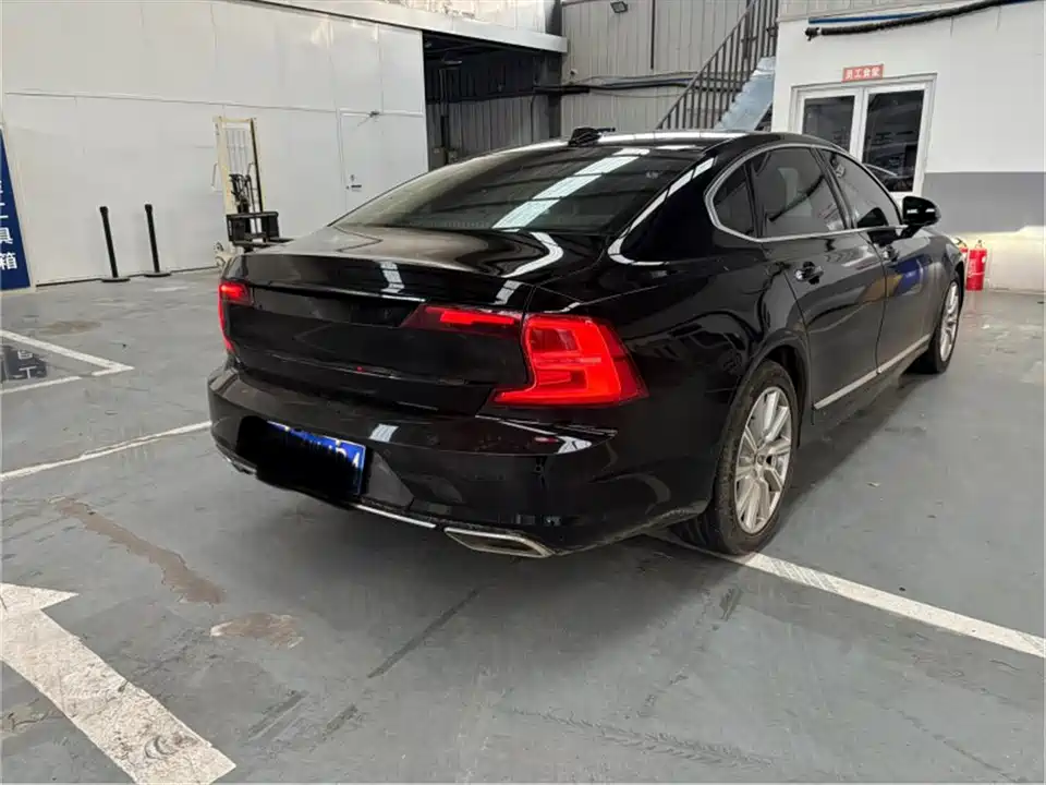 Volvo S90