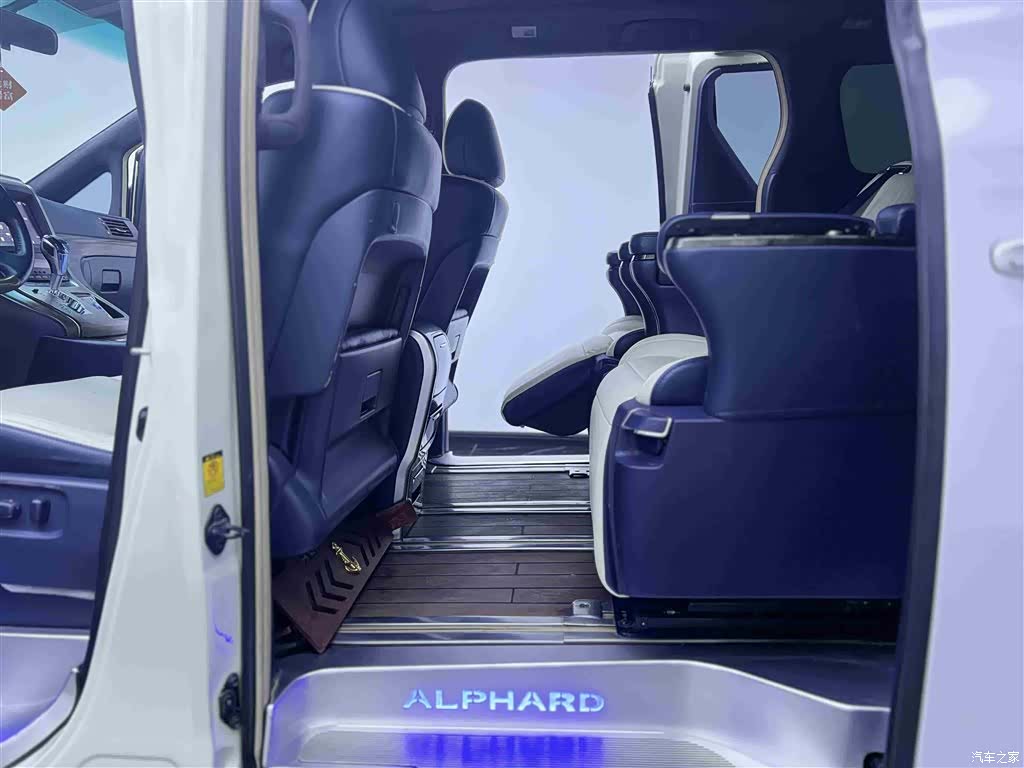 Toyota Alphard, 2011 14