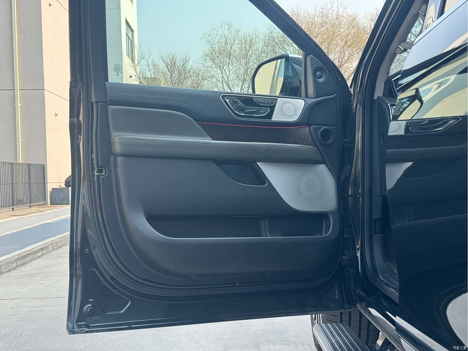 Lincoln Navigator, 2023 10