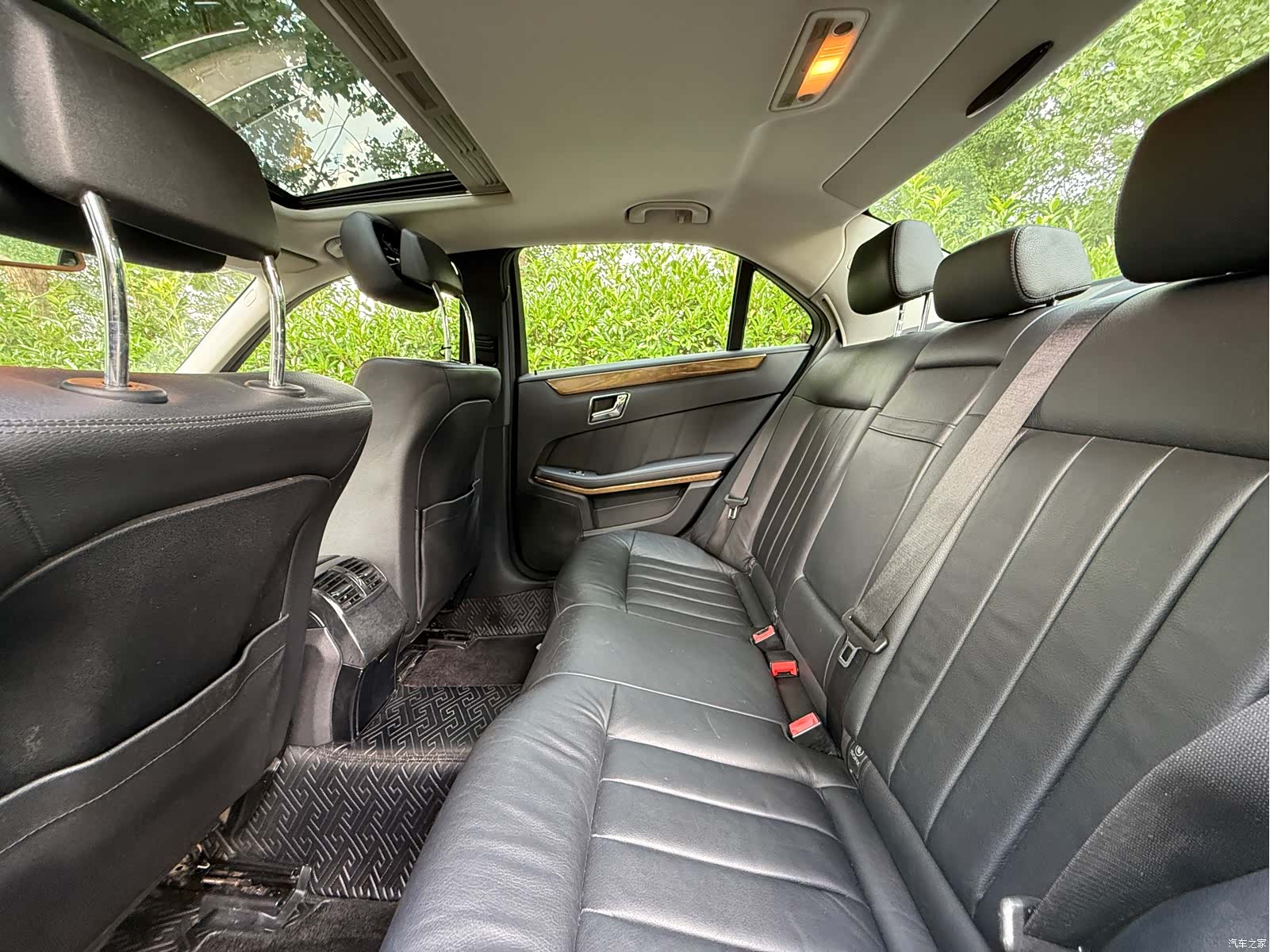 Mercedes-Benz E-Class, 2010 7
