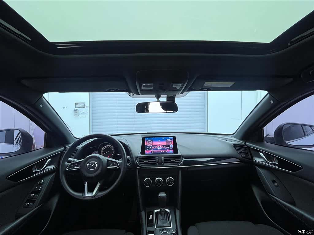 Mazda CX-4, 2023 21