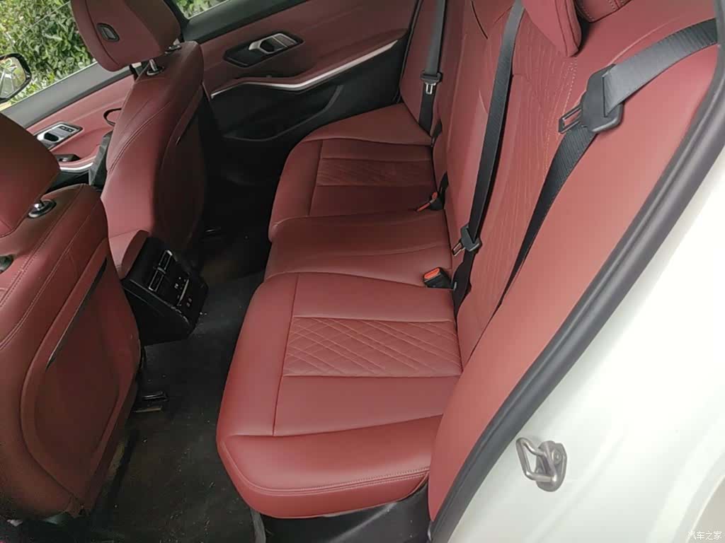 BMW 3 Series, 2024 13