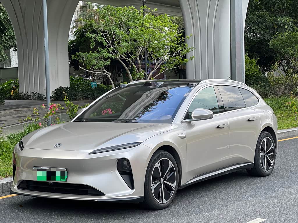 NIO ET5