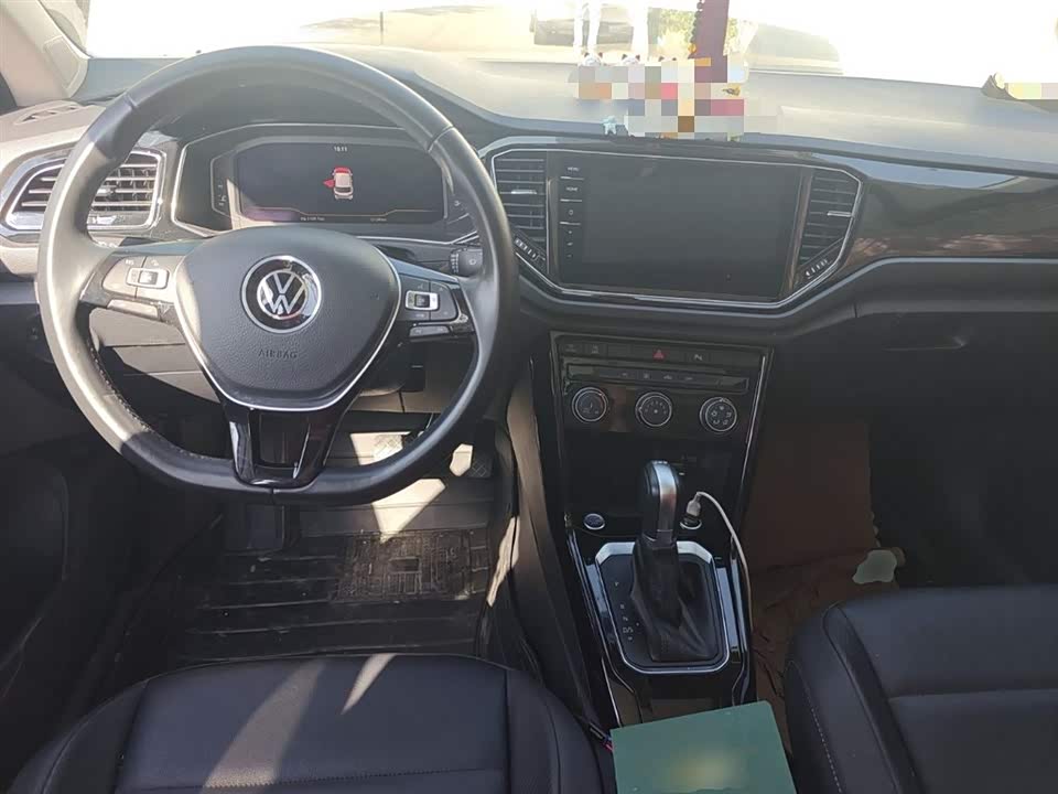 Volkswagen T-ROC exploring Songs