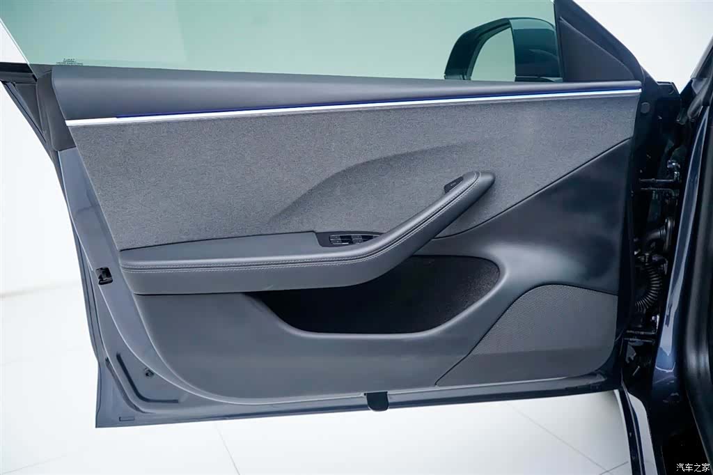 Tesla Model 3, 2024 11