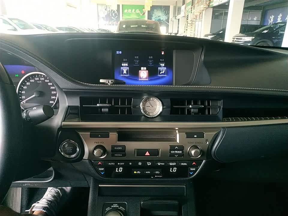 Lexus ES