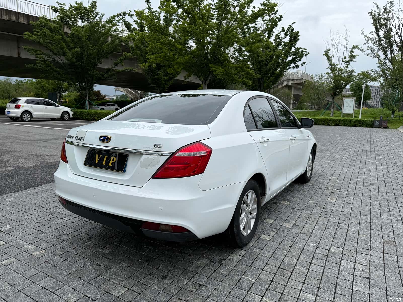 Geely Emgrand, 2016 10