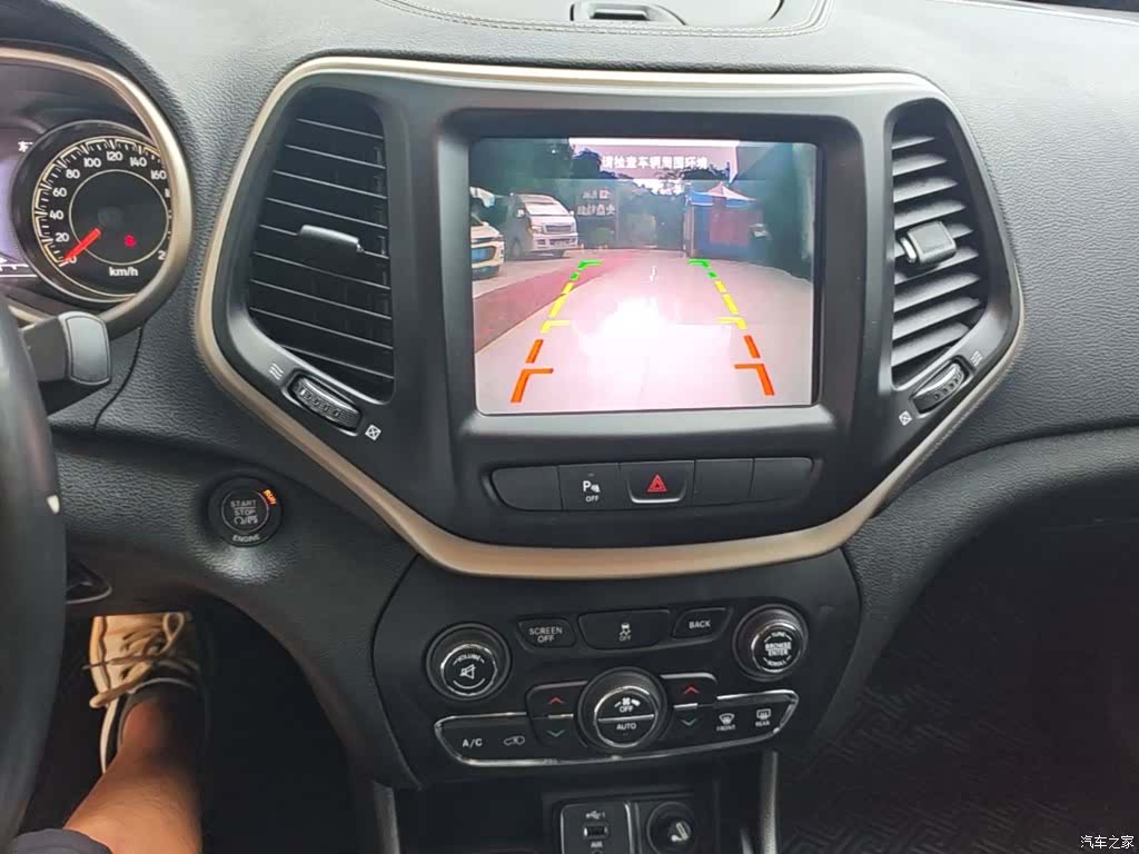 Jeep Cherokee, 2015 13